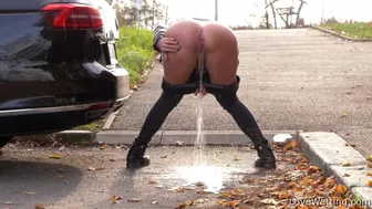 Vanda - Pissing scene