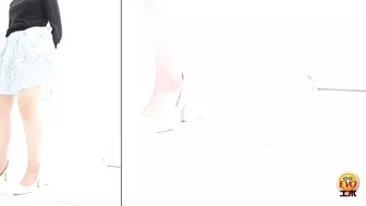 DLEE-561 04 Japanese style toilet voyeur: female urine laser beams striking inside the toilet tank after a little leak in the panties! VOL. 5