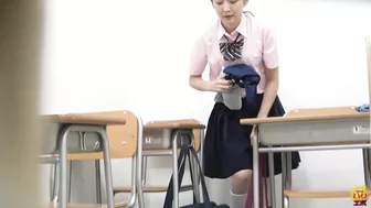 DLEE-736 05 Twisting lower bodies and spreading urine stains. Schoolgirls wetting school’s swimsuits