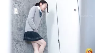 DLEE-747 04 Schoolgirls wetting themselves in front of the occupied toilet.