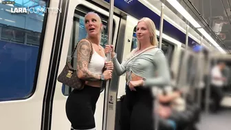 Lara-CumKitten - PUBLIC PISS im Airport - Wir mussen beide SOO NoTIG