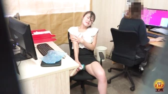 DLEE-737 05 Mis-delivered adult goods from online shop. First time incontinence masturbation.