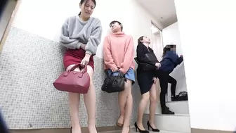 DLEE-771 03 Girls barely holding their pee while waiting by the toilet door. VOL. 5