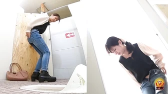 DLEE-749 05 Hidden camera footage of a girls’ toilet without a door. Shameful peeing!