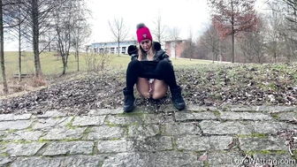 Naomi Bennet - Pissing Scene