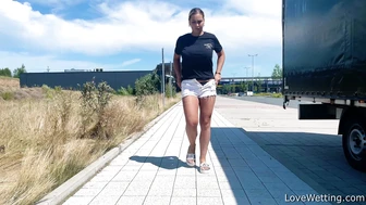 Naomi Bennet - Pissing scene