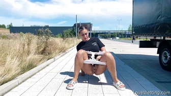 Naomi Bennet - Pissing scene