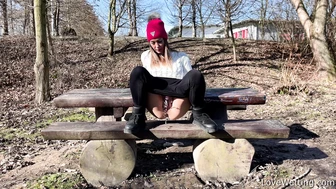 Naomi Bennet - Pissing scene