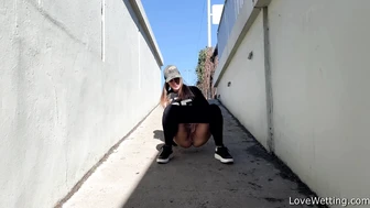 Naomi Bennet - Pissing scene