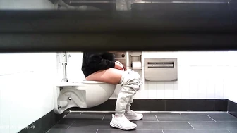 Hot Girls In Student Toilet 1