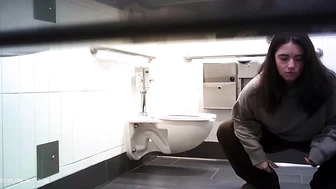 Hot Girls In Student Toilet 10
