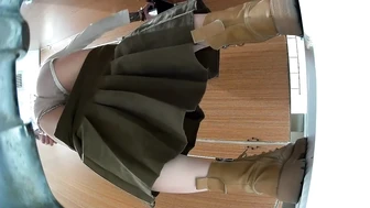 Back shot of the invincible angle of the pussy falling from the sky