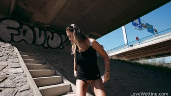 Naomi Bennet - Pissing Scene