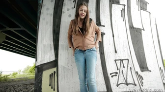 Lola Desire - Pissing Scene