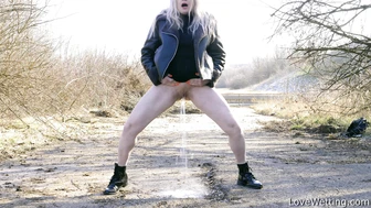 Andrea Quinn - Pissing Scene