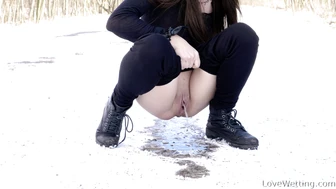 Lola Desire - Pissing Scene