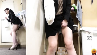 DLEE-844 02 Big blunder: Neat and clean office lady urinates explosively while on the job