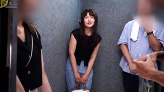 OJHI-781 02 Stopped elevator, pee holding panic, emergency escape part 13