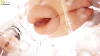 OJHI-798 02 Extreme Urination: Western-Style Toilet (Butt Edition) Part 3 — A View of Her Rear Through a Two-Way Mirror