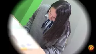 DLEE-448 02 Desperate Schoolgirls rush to the toilet with spots on their panties
