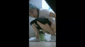 College_Students_Toilet
