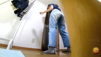 DLEE-722 04 Pee leakage diary: peeping on my little sister