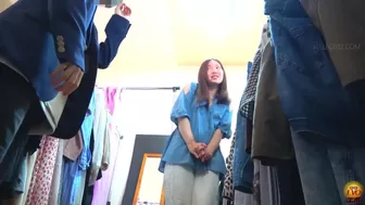 DLEE-721 01 Women’s clothing store hidden camera: jeans soaking wet due to pee leakage