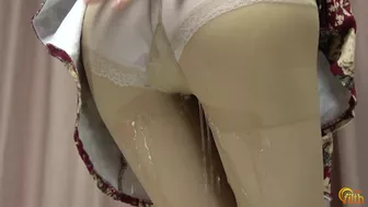FP-006 02 Amateur girls wetting their panties Under the glass viewing angle