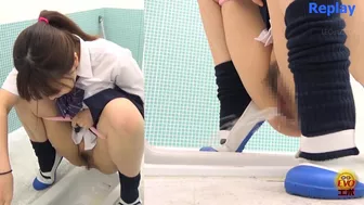 DLEE-399 03 Observing a sense of liberation at the girls school toilet! The youth pee stories