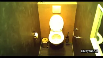 Night club wc